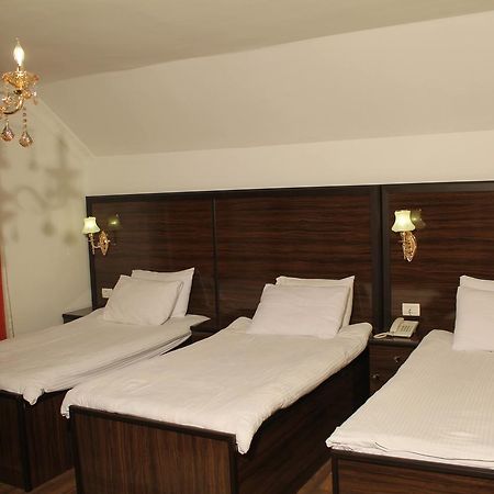 Hotel Adria Pristina Eksteriør billede