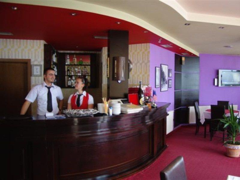 Hotel Adria Pristina Eksteriør billede
