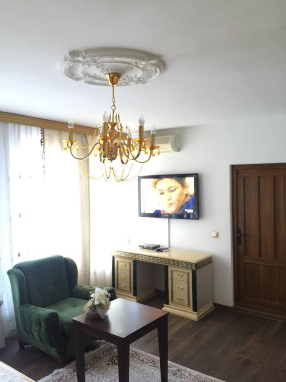 Hotel Adria Pristina Eksteriør billede