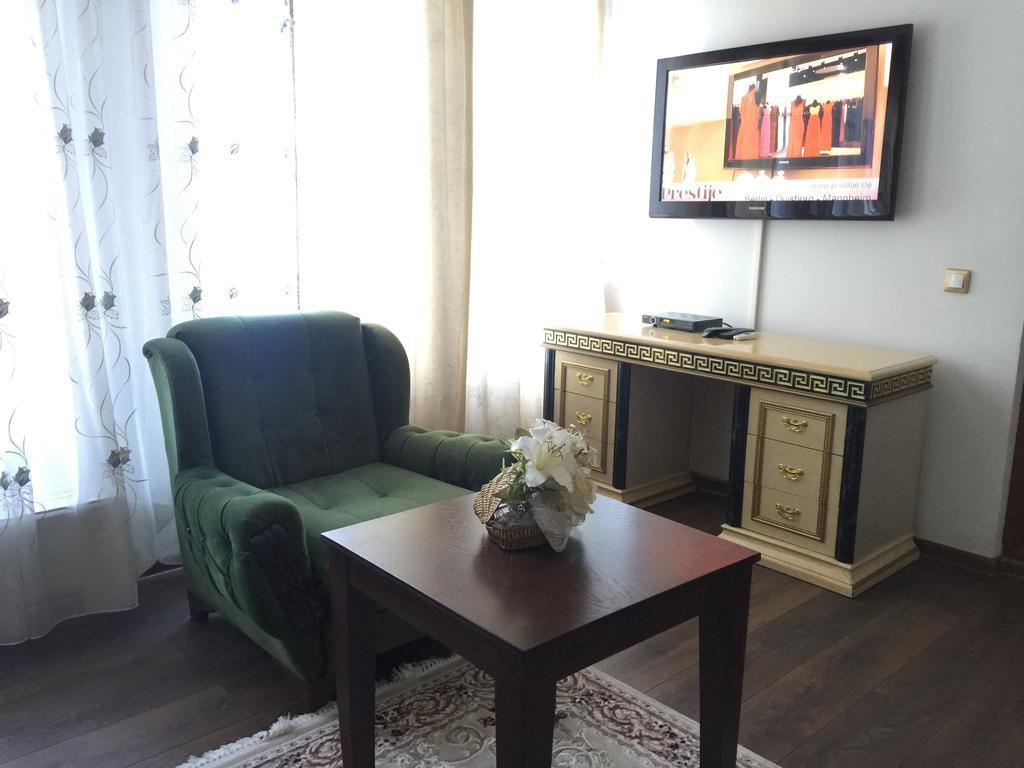Hotel Adria Pristina Eksteriør billede