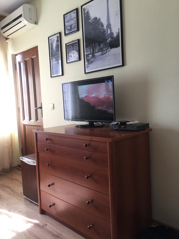 Hotel Adria Pristina Eksteriør billede