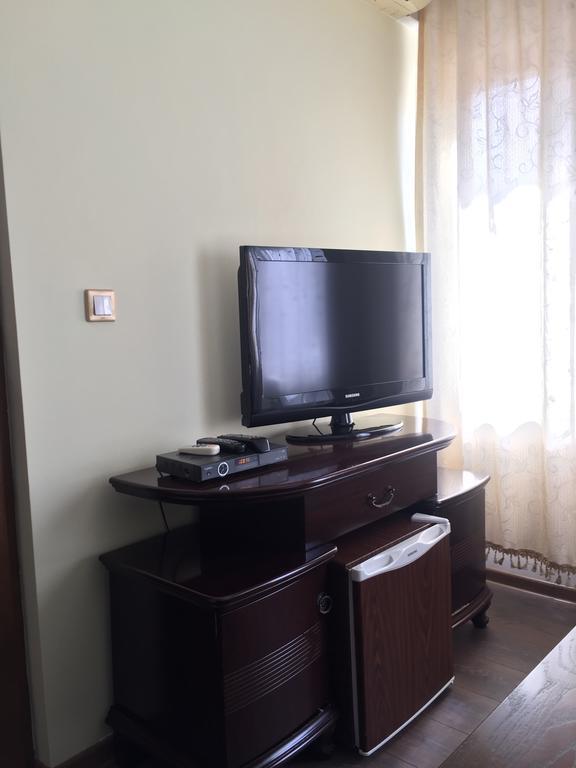 Hotel Adria Pristina Eksteriør billede