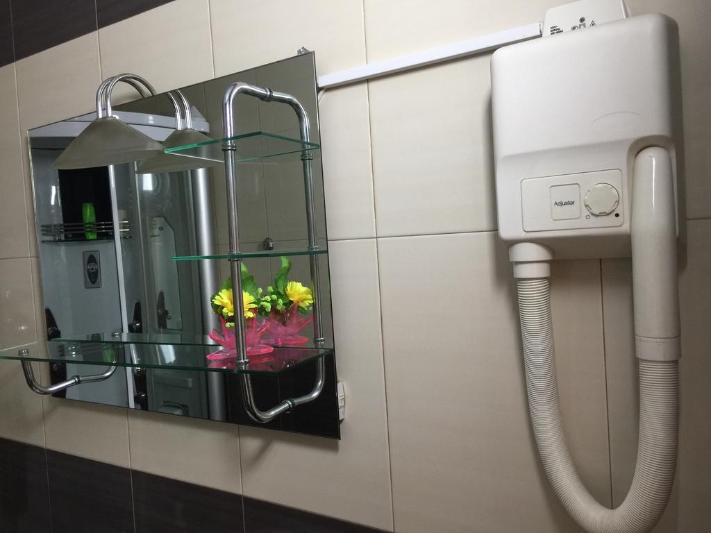 Hotel Adria Pristina Eksteriør billede