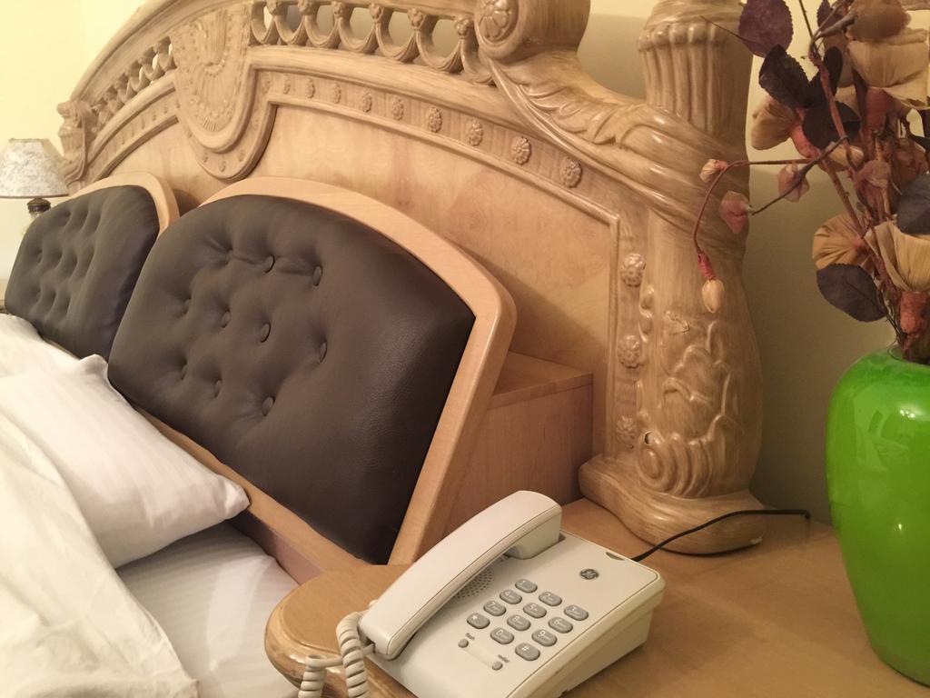 Hotel Adria Pristina Eksteriør billede