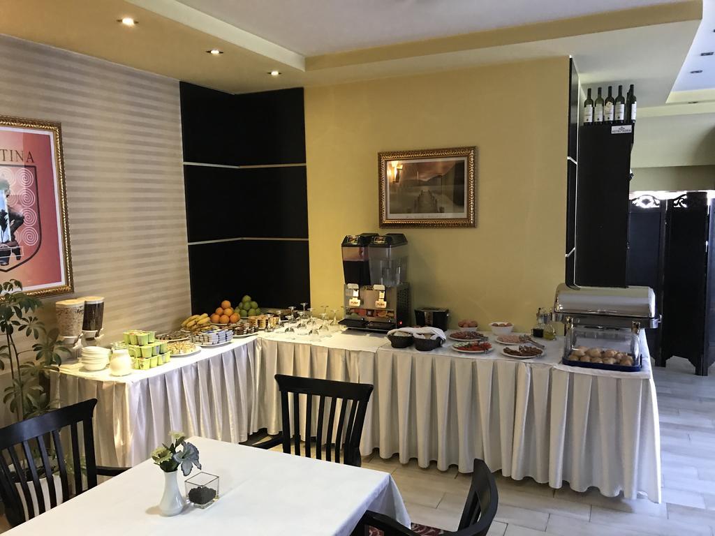 Hotel Adria Pristina Eksteriør billede