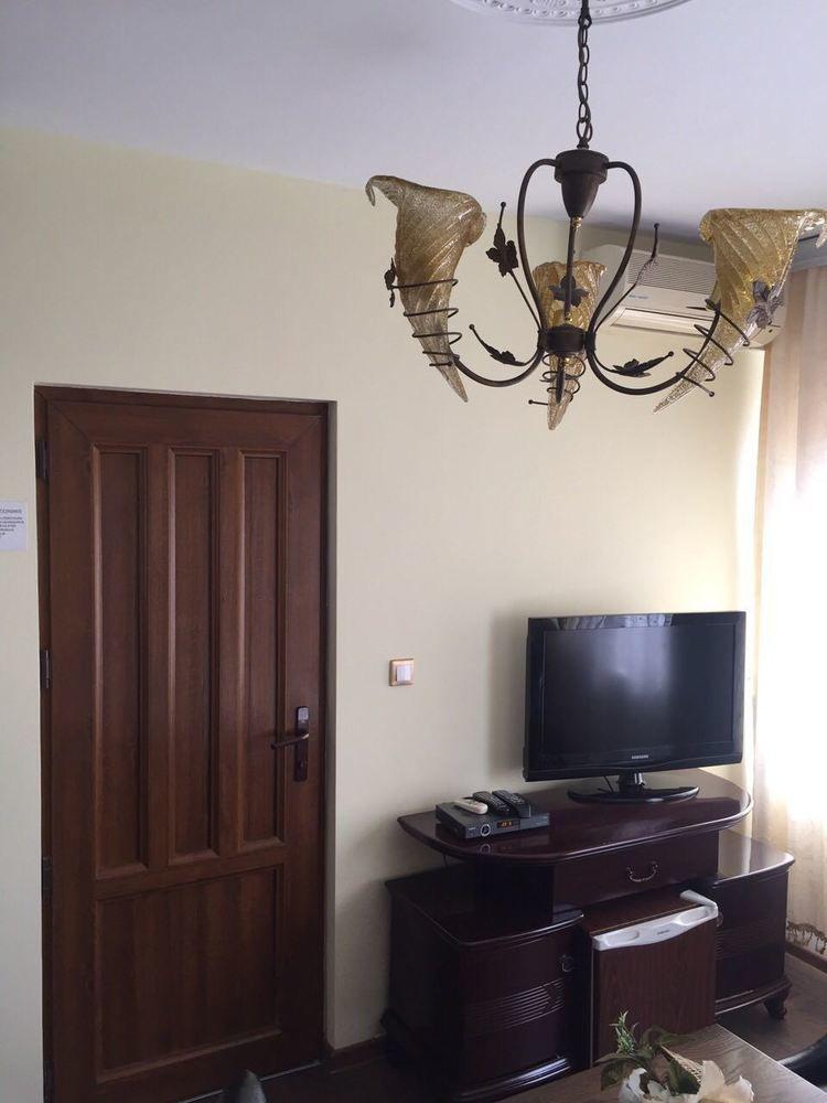 Hotel Adria Pristina Eksteriør billede
