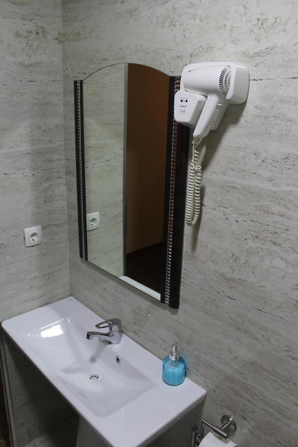 Hotel Adria Pristina Eksteriør billede