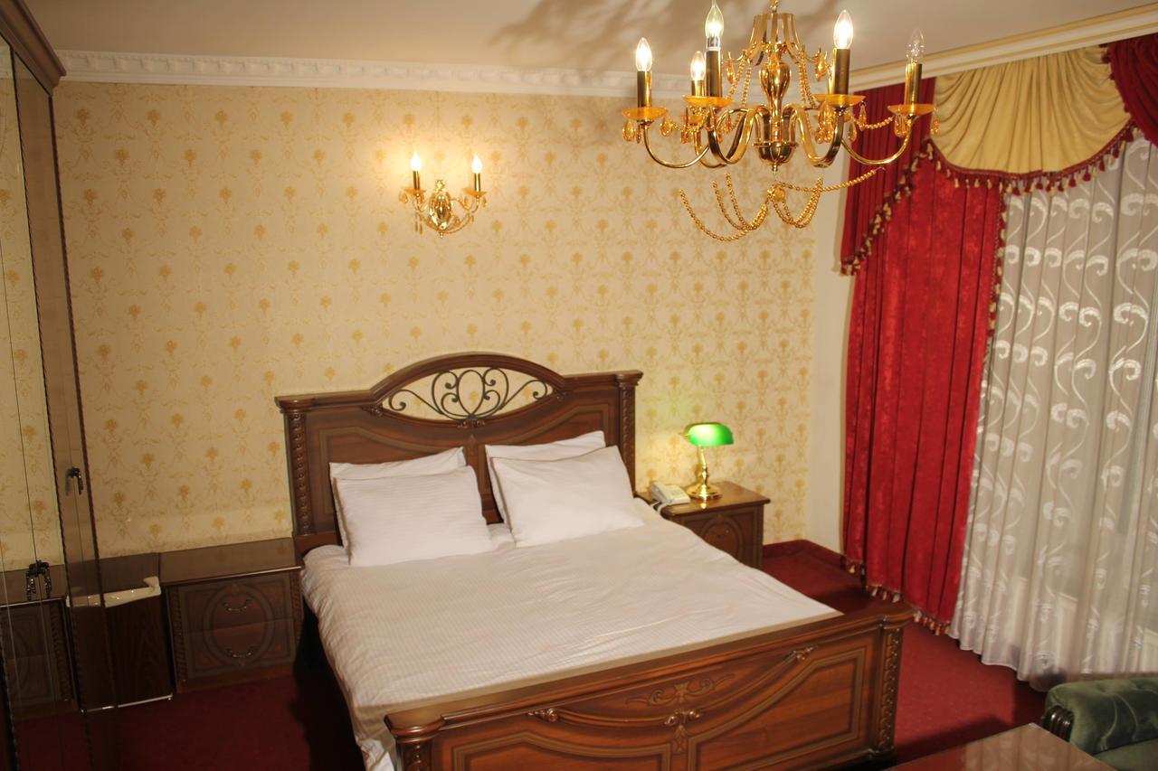 Hotel Adria Pristina Eksteriør billede