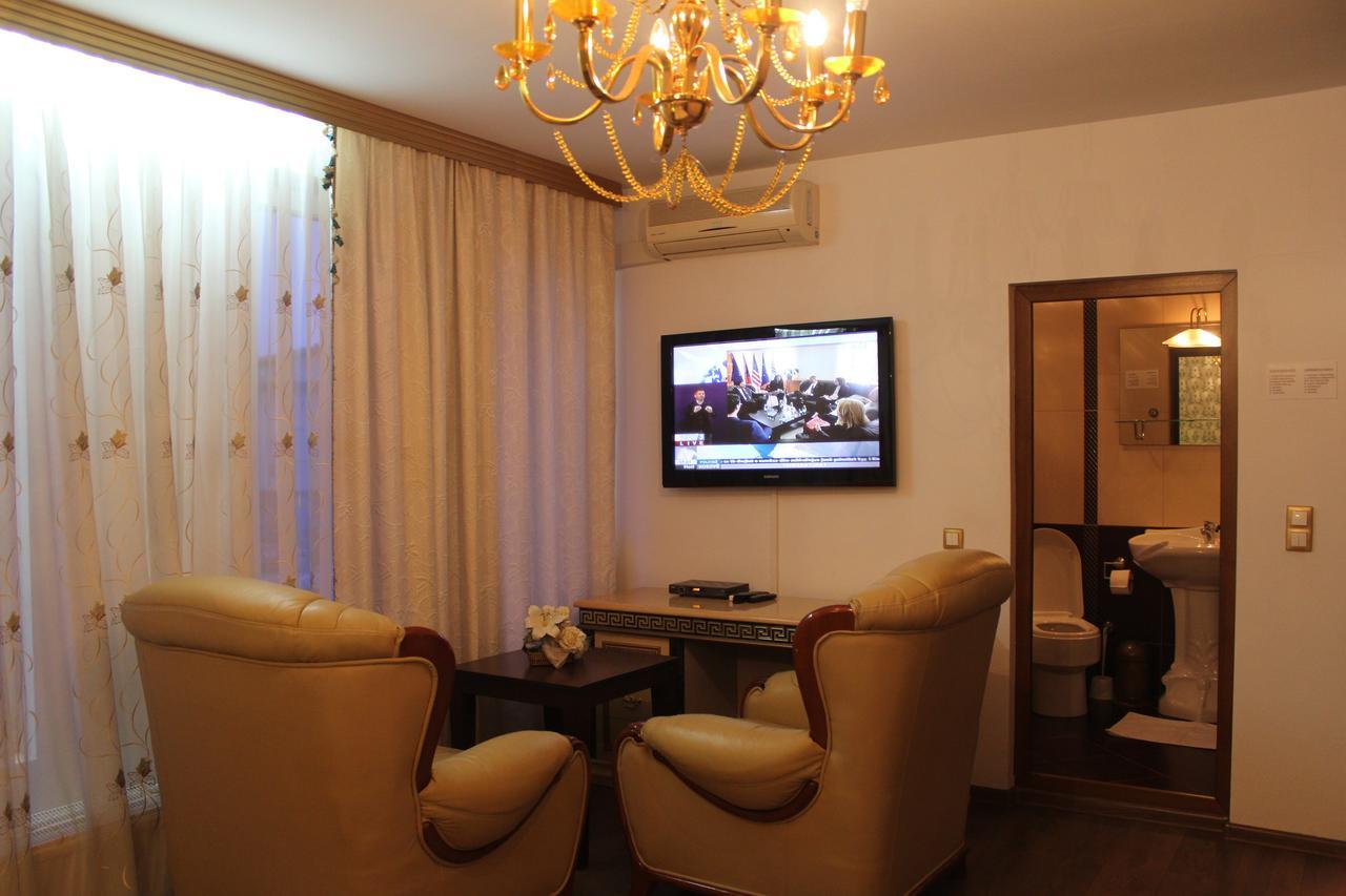 Hotel Adria Pristina Eksteriør billede