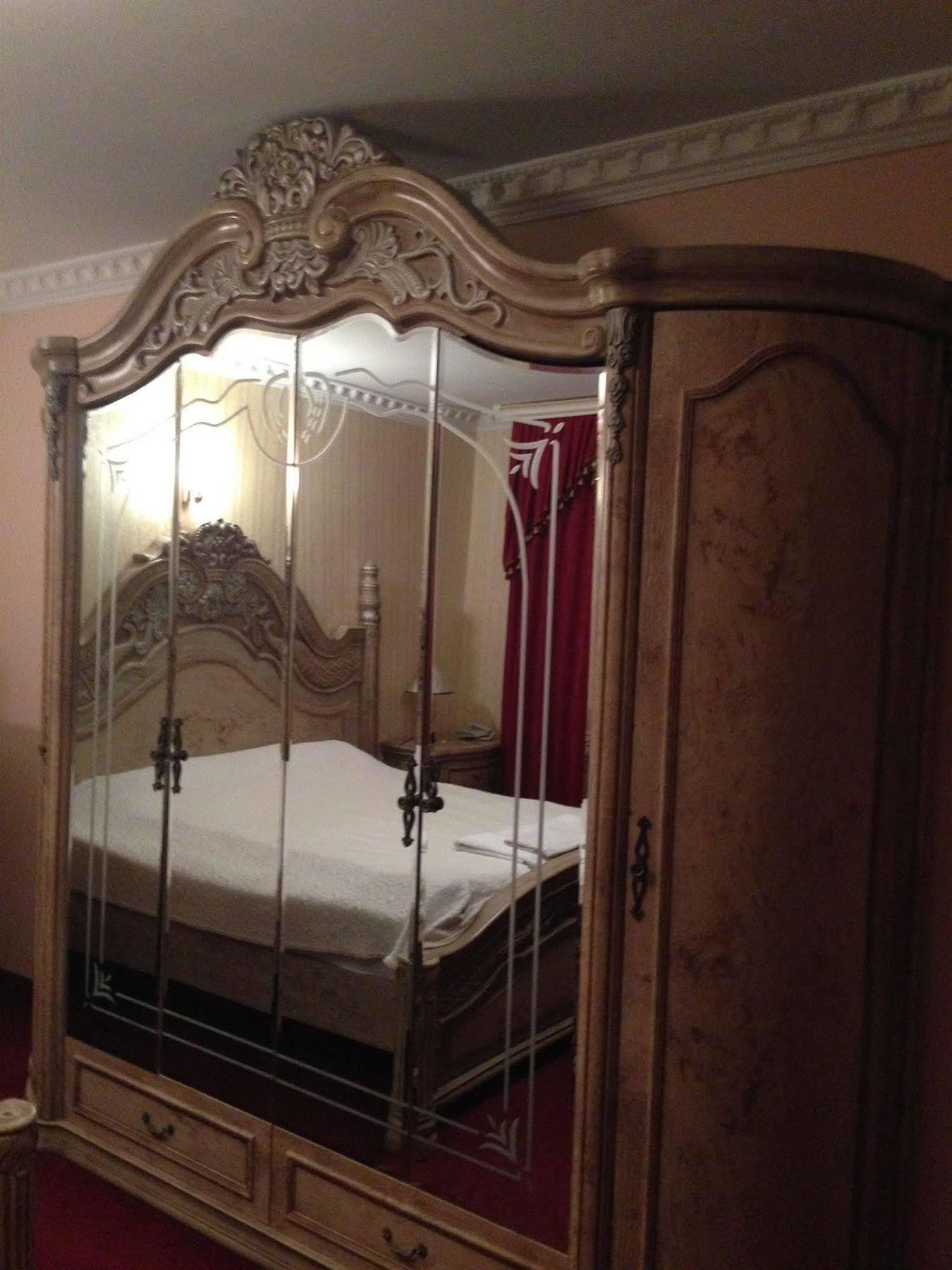 Hotel Adria Pristina Eksteriør billede