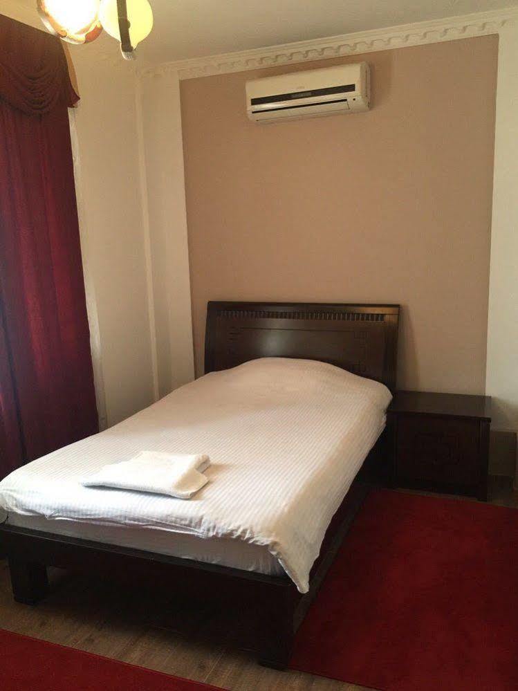 Hotel Adria Pristina Eksteriør billede