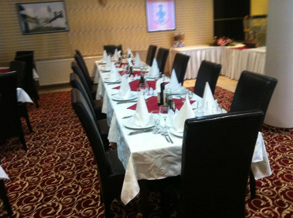 Hotel Adria Pristina Eksteriør billede